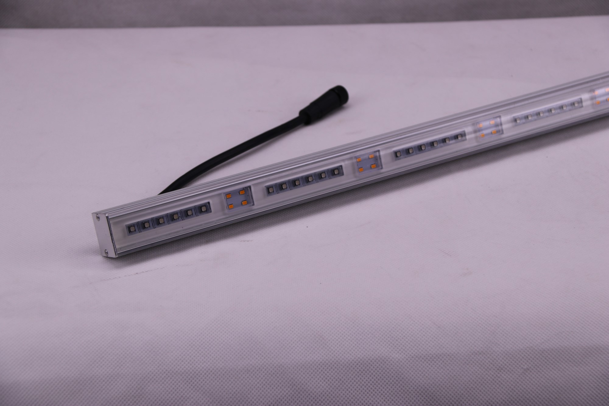 吉豐光電為你講解LED線型燈的色容差是什么？